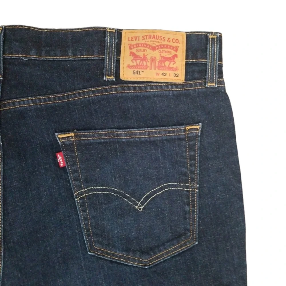 Levi's 541 Men's Blue Dark Wash Athletic Fit Tapered‎ Jeans Sz. 42